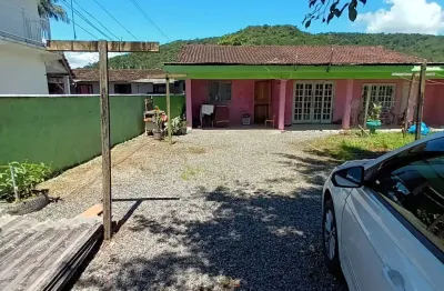 Casa para venda em excelente localização, em uma das vias principais no rio bonito