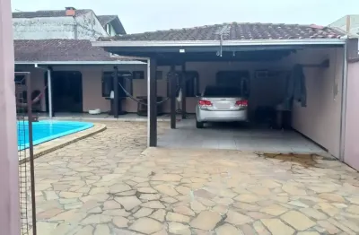 Casa semi mobiliada com piscina no bairro boemerwald