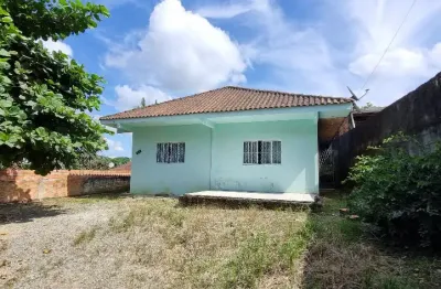 Casa muito bem localizada próxima a escolas e mercado localizada no bairro joão costa
