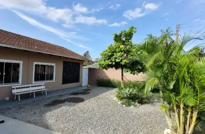 Casa com terreno amplo localizado no bairro parque guarani