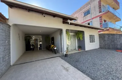 Casa com edícula localizado no bairro jardim iririu com exclusividade