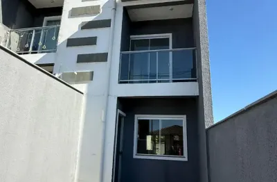 Sobrado geminado de 70m² com 2 dormitórios e sacada no bairro floresta