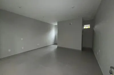 Alugo linda sala comercial recém reformada em galeria com excelente localização no bairro glória