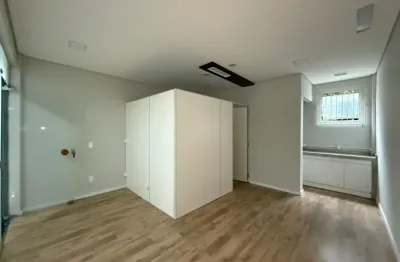 Alugo lindíssima sala comercial em galeria com excelente localização no bairro glória