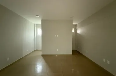 Alugo excelente sala comercial em galeria no bairro glória - agende sua visita!