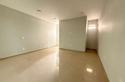 Alugo excelente sala comercial em galeria no bairro glória - agende sua visita!