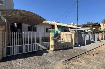 Casa com 3 quartos, totalmente plana no bairro velha!