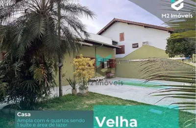 Casa térrea com muito espaço, piscina e área de festas!