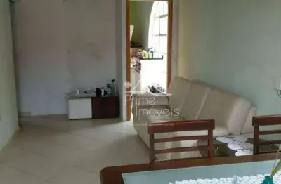 Oportunidade única: casa em terreno espaçoso (575m²) com duas moradias independentes e potencial de renda!