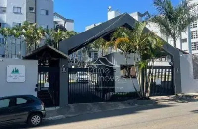 Apartamento moderno e compacto c/ sacada | 2 quartos, sala integrada e 1 vaga