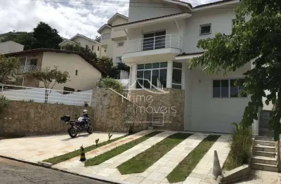 Seu novo lar de cinema! 4 suítes, piscina privativa e espaço gourmet de alto nível.