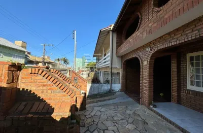 Casa com 4 quartos à venda na rua são cristóvão, 207, coqueiros, florianópolis por r$ 1.150.000
