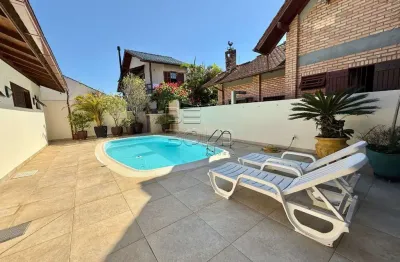 Casa em condomínio fechado com 5 quartos à venda na travessa américa, 68, coqueiros, florianópolis por r$ 2.650.000