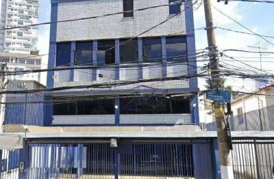 Prédio comercial monousuária com 836m² de área construída,