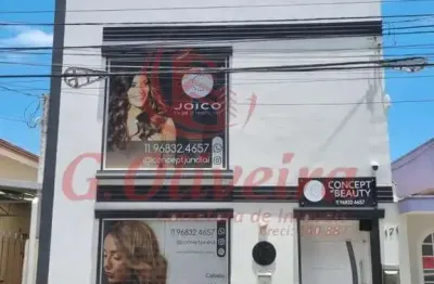 Sobrado à venda no centro de jundiaí-sp: 2 quartos, 1 suíte, 3 banheiros, 2 vagas de garagem, 237m² de área. venha conferir!