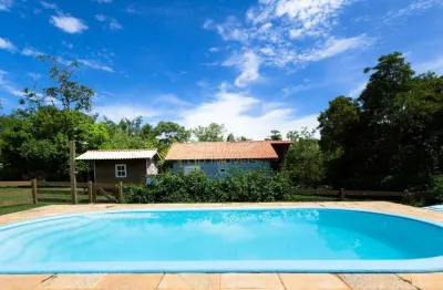 Chácara com casa de 2 suítes e piscina em chapada dos guimarães