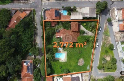 Casa á venda com ampla área externa localizada no boa esperança