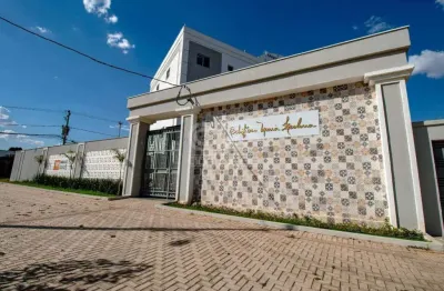 Apartamento com dois quartos no condomínio residencial maria helena