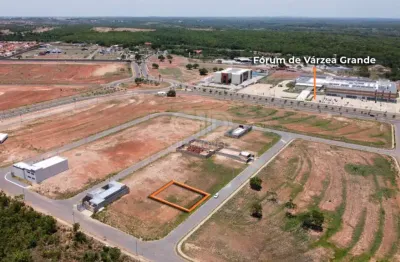 Terreno à venda na Avenida Universitária, Petrópolis, Várzea Grande