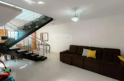 Sobrado á venda com rua fechada de 3 suítes no bairro santa cruz 2