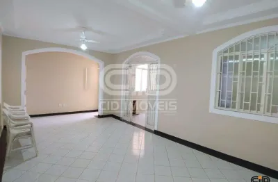 Casa com 4 quartos para alugar no Araés, Cuiabá 