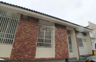 Casa comercial com mais de 300m² construídos próximo a energisa.