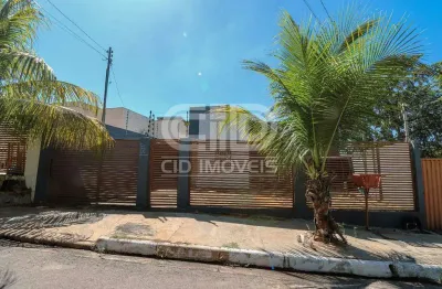 Casa com 3 quartos para alugar no Jardim Universitário, Cuiabá 