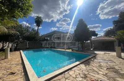 Casa com 8 quartos para alugar na Avenida Camboriú, Parque Georgia, Cuiabá