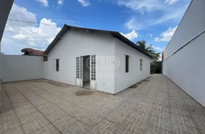 Casa com 2 quartos para alugar na Rua Padre Diogo Antônio Feijó, Jardim Universitário, Cuiabá