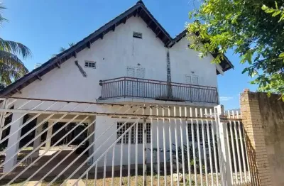 Sobrado com 4 quartos e amplo quintal, próximo ao comper - coxipó