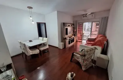 Apartamento a venda na tijuca 2 quartos com varanda, suíte e vaga.