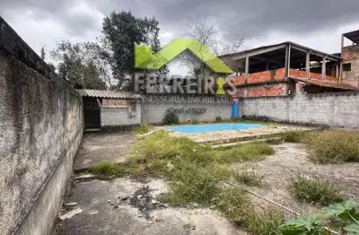 Casa linear grande, com quintal e piscina próximo ao posto de saúde