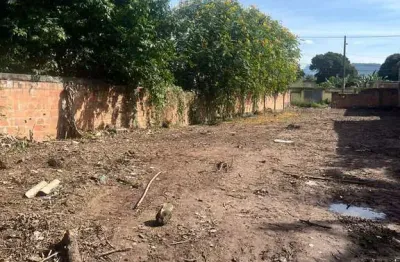 Terreno espaçoso, bem localizado e pronto pra construir seu imóvel.