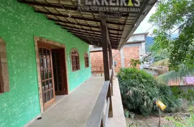 Excelente casa duplex com quintal arborizado e ótima estrutura!