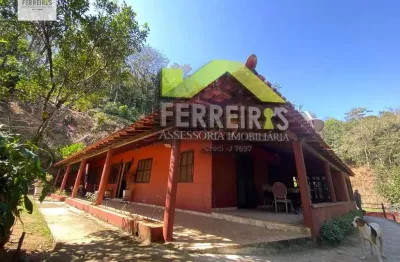 Sítio rústico com 4.000m², completo, charmoso e em meio à natureza