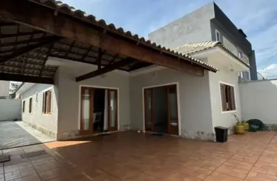 Casa em condomínio fechado com 3 quartos à venda na Rua Vinte e Sete de Novembro, Vila Santa Alice, Duque de Caxias