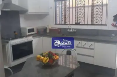 Excelente casa assobradada,com 3 suites,5 wcs,ampla sala.