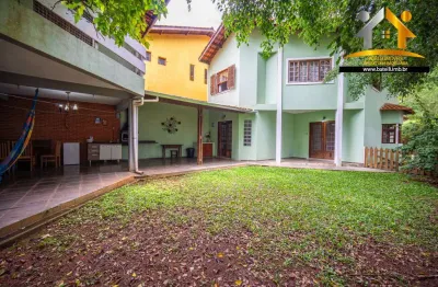 Casa à venda na Rua Rio Doce, 140, Granja Viana, Carapicuíba