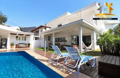 Casa à venda no condomínio Golf Village naGranja Viana - Batelli Imóveis