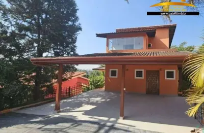 Casa à venda no condomínio Petit Village na Granja Viana - Batelli Imóveis