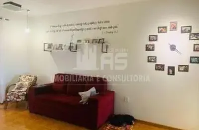 Casa à venda contendo 3 quartos sendo 1 suíte no jânio quadros.
