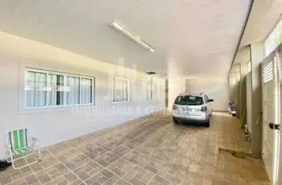 Casa à venda contendo 4 quartos sendo 1 suíte no jardim aeroporto.
