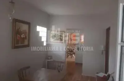 Casa à venda contendo 3 quartos sendo 1 suíte em vera cruz.