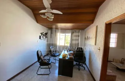 Casa com 3 quartos à venda no Marília, Marília 