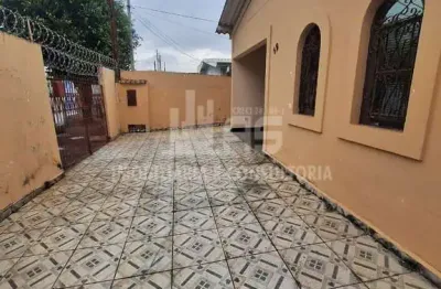 Casa com 3 quartos à venda no Jardim América, Marília 