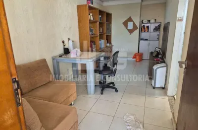 Casa a venda com 3 quartos sendo 1 suíte no jardim morumbi