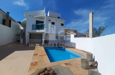 Casa com 03 quartos sendo 01 suíte no bairro esmeraldas
