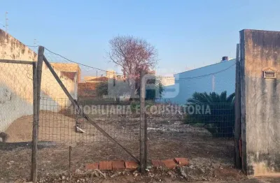 Terreno à venda no Jardim Cavallari, Marília 