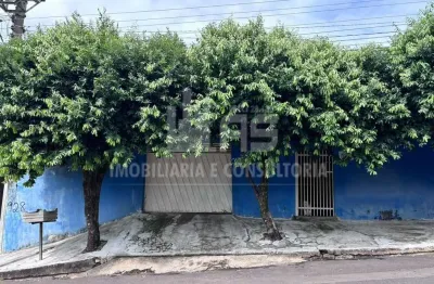 Casa localizada na zona norte de marilia com 3 quartos e 2 banheiros.