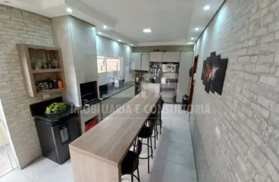 Casa a venda com 03 quartos sendo 01 suíte no bairro aparecida nasser